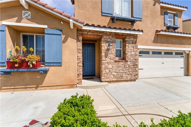 Detail Gallery Image 3 of 34 For 4803 Hawk Ridge Ave, Fontana,  CA 92336 - 4 Beds | 3/1 Baths