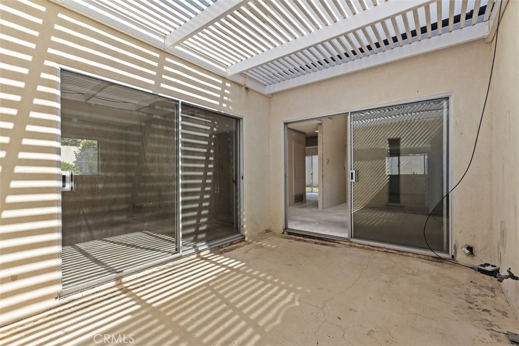 https://media.crmls.org/medias/29005d9f-1098-43e1-b1dd-14a634e7eb75.jpg?preset=X-Large
