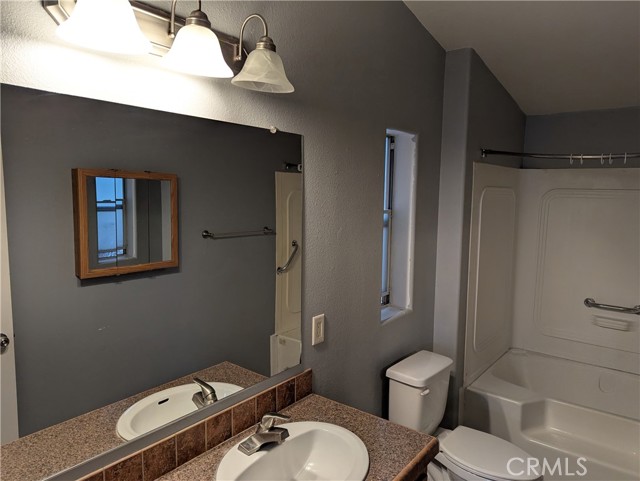Detail Gallery Image 5 of 15 For 443 Holmes Ln, Sugarloaf,  CA 92386 - 3 Beds | 2 Baths