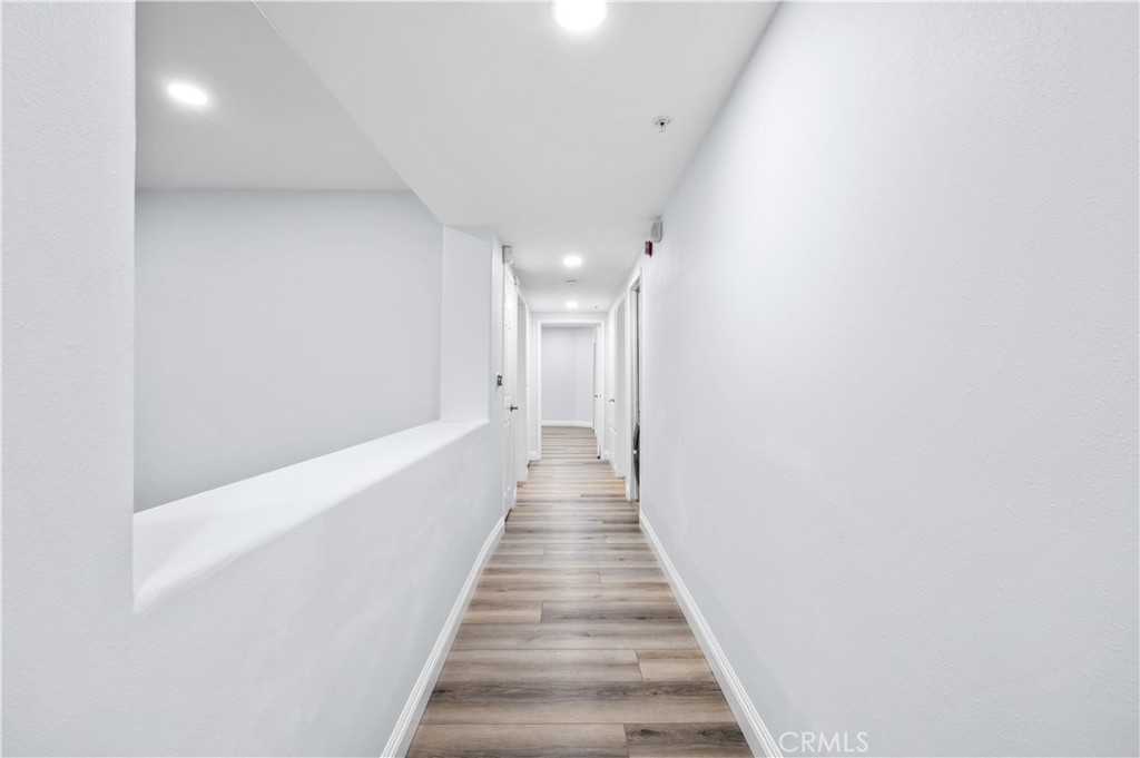 https://media.crmls.org/medias/2900b8b7-4bed-4b26-965e-ab7a9ec373c2.jpg?preset=X-Large