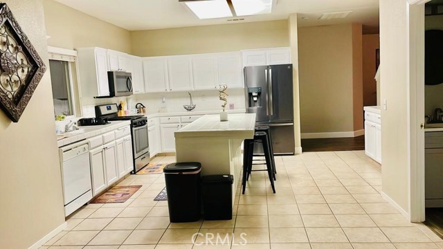 Detail Gallery Image 3 of 22 For 612 W Packwood, Visalia,  CA 93277 - 5 Beds | 3/1 Baths