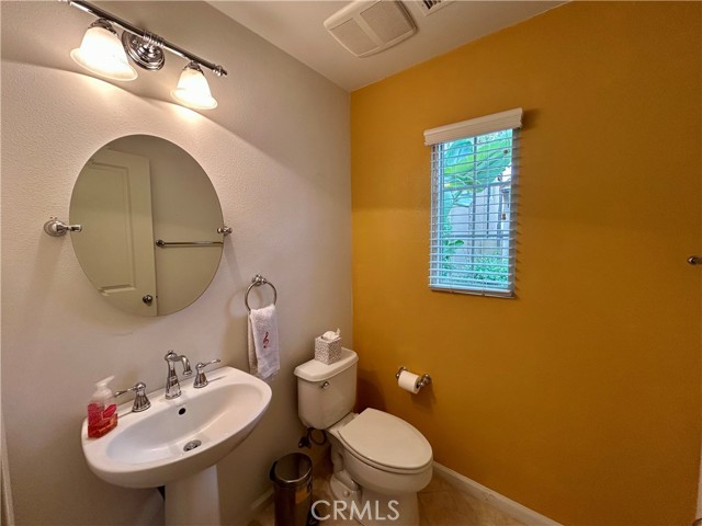 60 Scarlet Bloom, Irvine CA: https://media.crmls.org/medias/2901bf1a-f410-4f21-ad3e-649d27ffd8a9.jpg