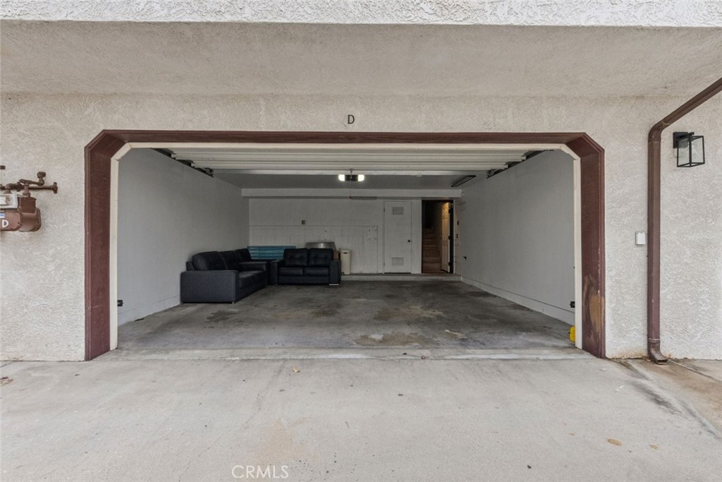 https://media.crmls.org/medias/29023547-c7d8-4cae-b6b2-41c2519d2f27.jpg?preset=X-Large