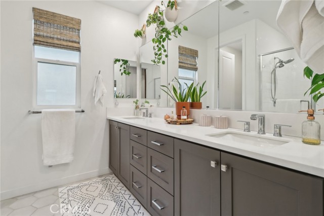 Detail Gallery Image 17 of 36 For 27230 Red Willow Ct, Valencia,  CA 91381 - 3 Beds | 2/1 Baths