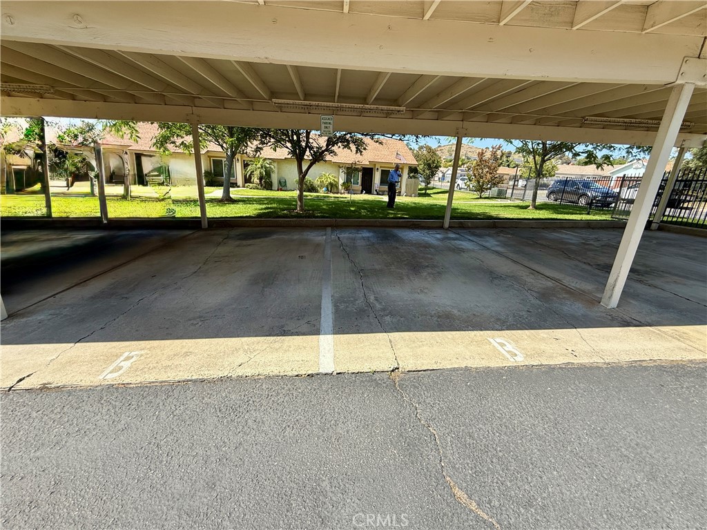https://media.crmls.org/medias/290399e8-c603-462a-b68a-d2b75d4a7572.jpg?preset=X-Large