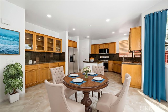 Detail Gallery Image 7 of 31 For 4621 Springwell Ct, Riverside,  CA 92505 - 4 Beds | 2/1 Baths
