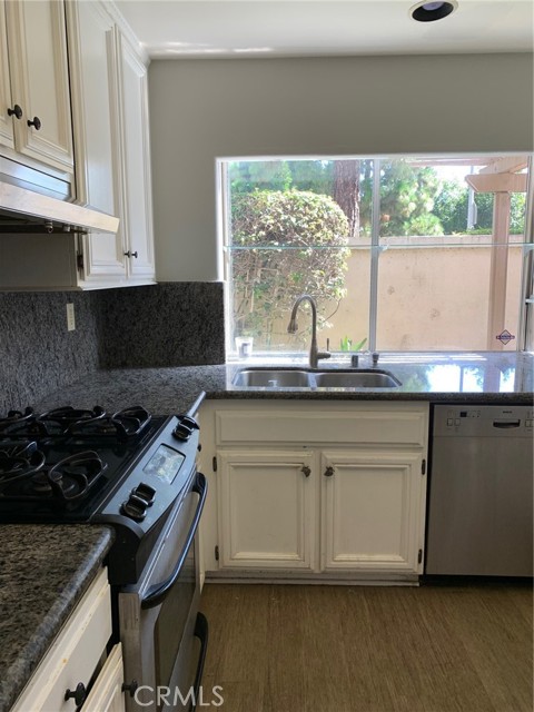 Detail Gallery Image 10 of 17 For 22 Laconia, Irvine,  CA 92614 - 3 Beds | 2/1 Baths