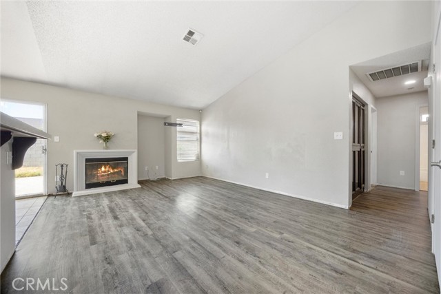 719 Baldwin Farms Drive, Bakersfield CA: https://media.crmls.org/medias/29053373-2ab2-4ecb-84df-0371588442e8.jpg