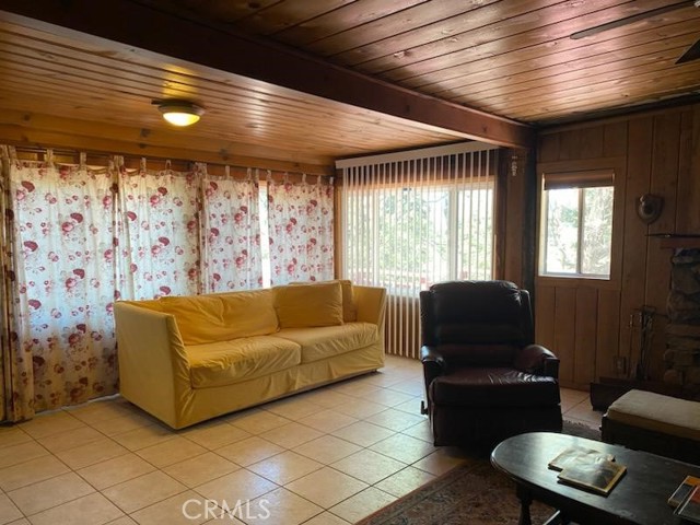 Detail Gallery Image 3 of 4 For 544 Community Dr, Lake Arrowhead,  CA 92352 - 2 Beds | 1 Baths