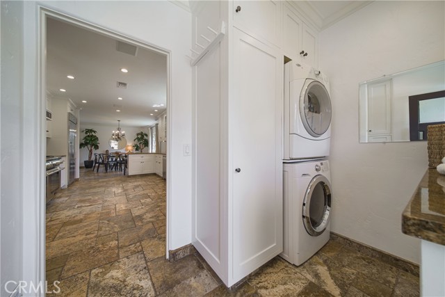 516 E Stocker Street, Glendale CA: https://media.crmls.org/medias/2905ef8d-7c36-4aa6-9917-94bb6e986485.jpg