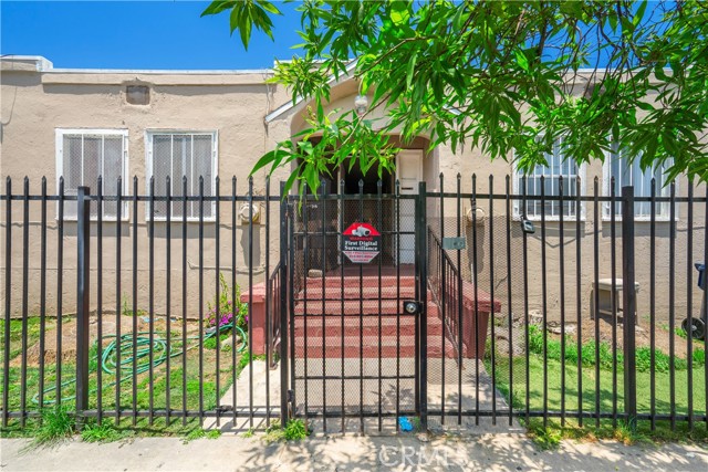 1139 E 68th Street, Los Angeles CA: https://media.crmls.org/medias/29067a3b-db12-40ef-8949-ef3470af265f.jpg