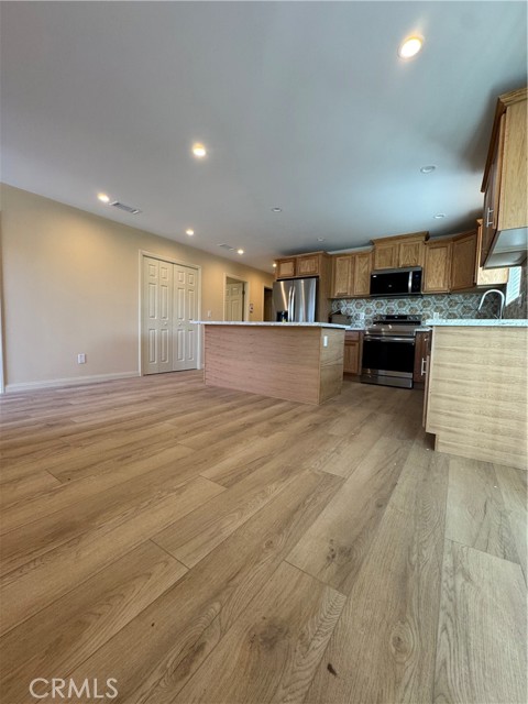 11316 White Oak Ave, Granada Hills CA: https://media.crmls.org/medias/2907927b-840b-4a33-b5ae-7db2079ba079.jpg