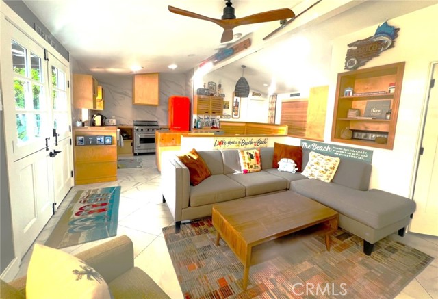 Detail Gallery Image 10 of 38 For 209 Tremont Dr, Newport Beach,  CA 92660 - 3 Beds | 2 Baths