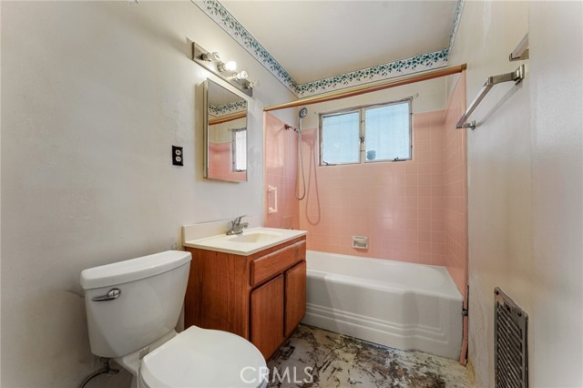 Detail Gallery Image 11 of 17 For 1510 E Nicolet St, Banning,  CA 92220 - 5 Beds | 3 Baths