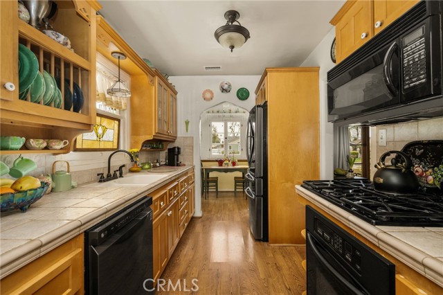 Detail Gallery Image 19 of 36 For 4545 Sunnyside Dr, Riverside,  CA 92506 - 2 Beds | 2 Baths