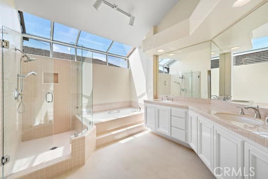 18 Beaconsfield, Rancho Santa Margarita CA: https://media.crmls.org/medias/290b281c-db89-4fb9-9a8b-9b347176ffc5.jpg