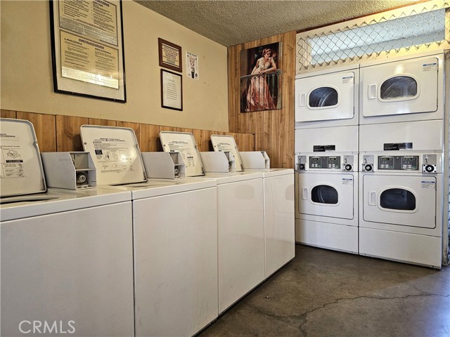 Image 15 of 38 For 9116 Palm Street