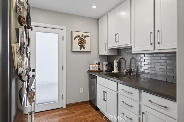 Detail Gallery Image 62 of 75 For 28 10th Ct (9th St Walkstreet), Hermosa Beach,  CA 90254 - 4 Beds | 3/2 Baths