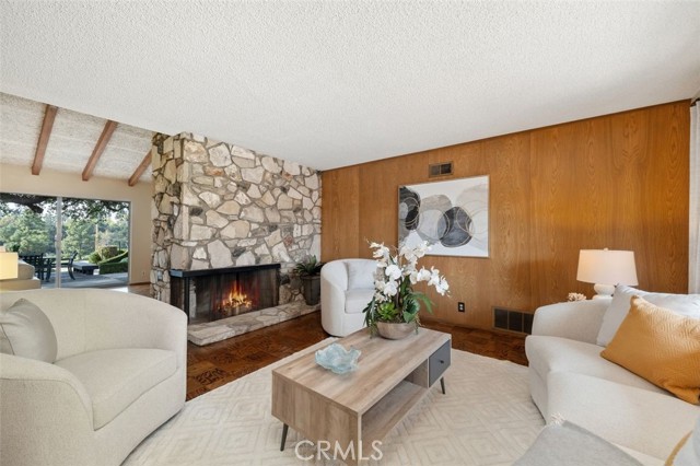 Detail Gallery Image 10 of 58 For 1315 Riviera Dr, Pasadena,  CA 91107 - 3 Beds | 2 Baths
