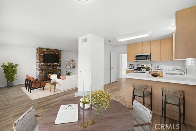 Detail Gallery Image 6 of 13 For 375 Woodland Pl a,  Costa Mesa,  CA 92627 - 3 Beds | 1/1 Baths