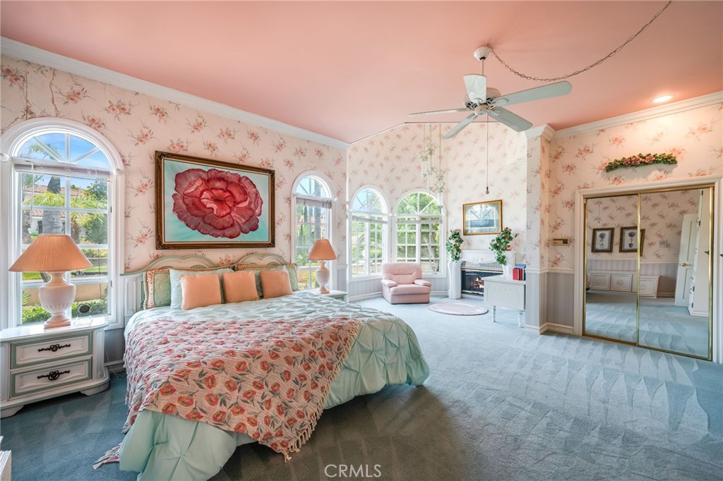 https://media.crmls.org/medias/290e7525-39a1-4561-b800-14f304bdc056.jpg?preset=X-Large
