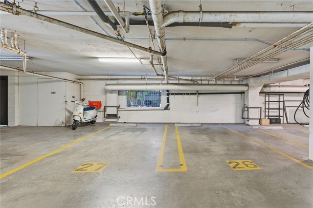 Detail Gallery Image 30 of 37 For 10820 Holman Ave #204,  Los Angeles,  CA 90024 - 2 Beds | 2 Baths