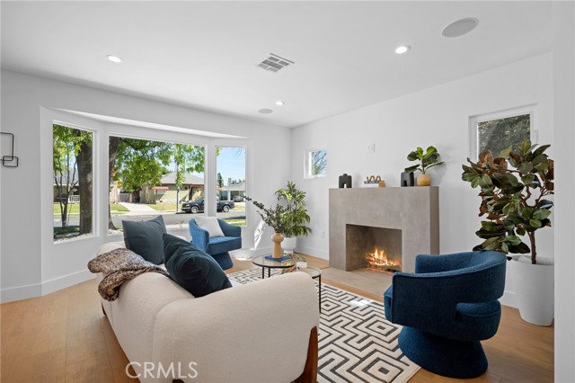 Detail Gallery Image 2 of 25 For 1317 N California St, Burbank,  CA 91505 - 3 Beds | 3 Baths