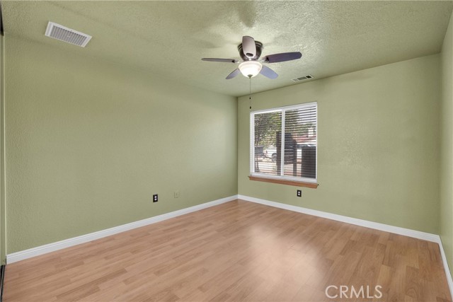 Detail Gallery Image 28 of 69 For 19501 Kinai Rd, Apple Valley,  CA 92307 - 4 Beds | 2/1 Baths