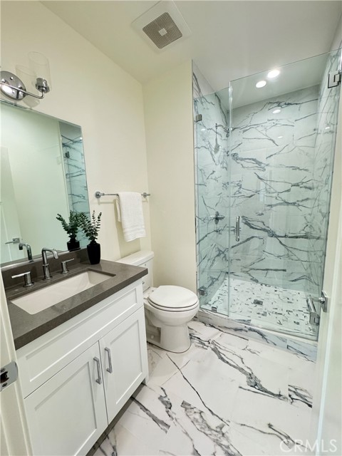 Image 26 of 41 For 1821 Westholmes Ave Avenue 1821