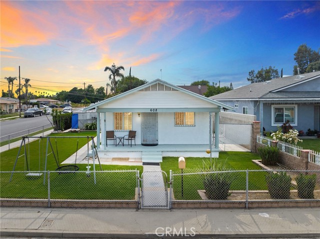 608 Western Avenue, San Bernardino CA: https://media.crmls.org/medias/2911a649-bebd-4c48-8fa9-99d49fbeeb75.jpg