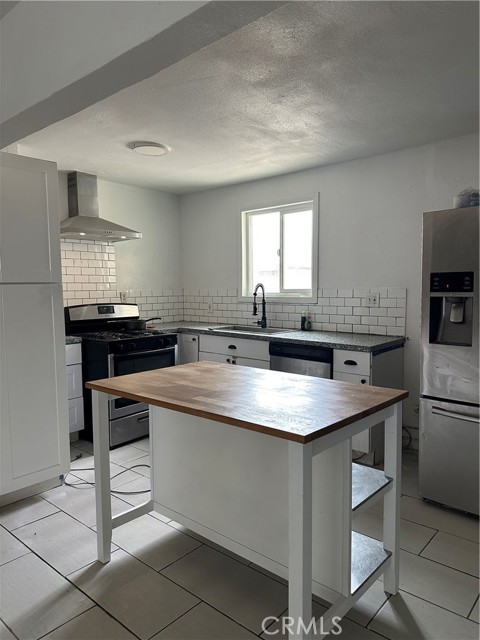Image 2 of 10 For 52068 Hattie Avenue
