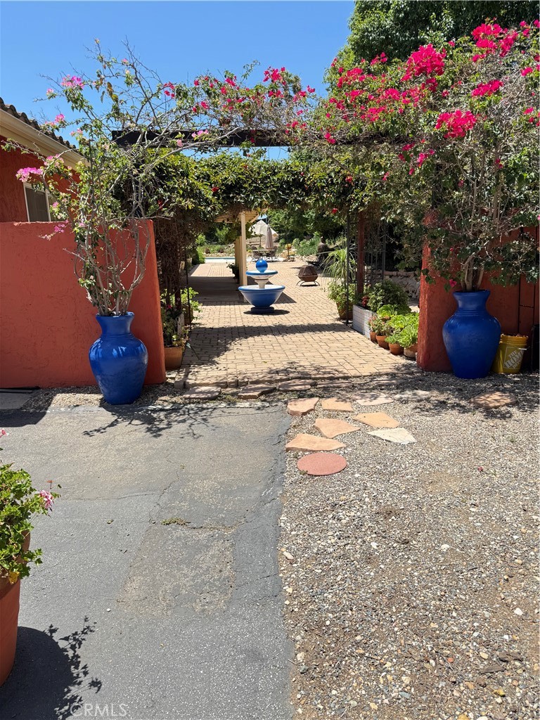 https://media.crmls.org/medias/29125413-0d5d-420d-b680-ea79b59dd480.jpg?preset=X-Large
