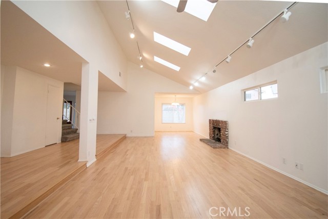 Detail Gallery Image 17 of 23 For 3117 S Linda, Santa Ana,  CA 92704 - 4 Beds | 3 Baths