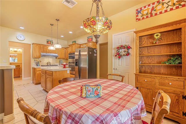 Detail Gallery Image 23 of 48 For 42255 Round Hill Dr, Lancaster,  CA 93536 - 4 Beds | 2/1 Baths