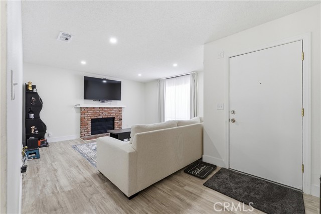 Detail Gallery Image 2 of 21 For 44509 Watford Ave, Lancaster,  CA 93535 - 3 Beds | 2 Baths