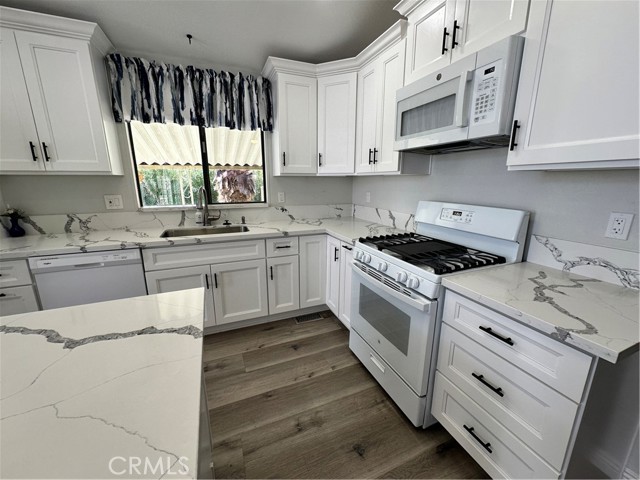 Detail Gallery Image 7 of 42 For 2230 Lake Park Dr #188,  San Jacinto,  CA 92583 - 2 Beds | 2 Baths