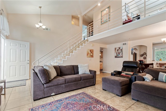 Detail Gallery Image 6 of 48 For 11965 Terra Bella St #17,  Sylmar,  CA 91342 - 3 Beds | 3 Baths