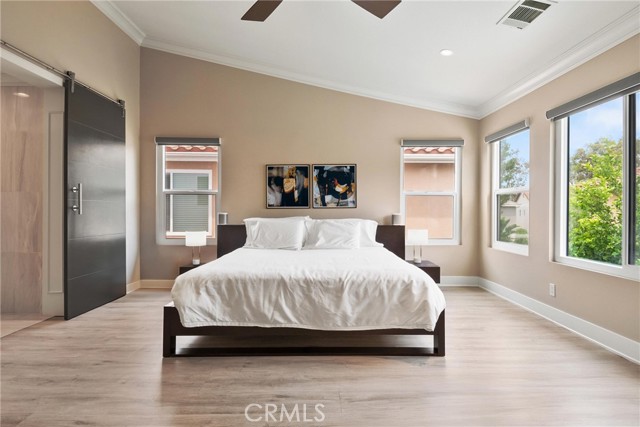 15 Medlar, Irvine CA: https://media.crmls.org/medias/29160740-99c4-4db6-840c-4d3b06164ea3.jpg