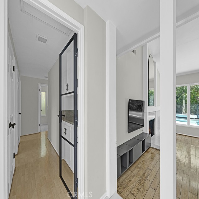23020 Wrencrest Drive, Calabasas CA: https://media.crmls.org/medias/2916366c-d52b-4cf4-aa84-8fb538c40b4c.jpg