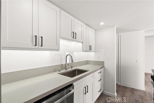 Detail Gallery Image 3 of 29 For 255 Prospect St, Newport Beach,  CA 92663 - 2 Beds | 2 Baths