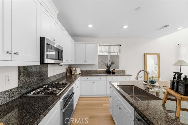 Detail Gallery Image 10 of 45 For 7143 Montecito, Corona,  CA 92880 - 4 Beds | 3/1 Baths