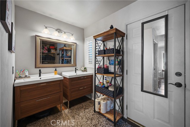 Detail Gallery Image 16 of 23 For 9317 Elm Vista Dr #9,  Downey,  CA 90242 - 3 Beds | 3 Baths