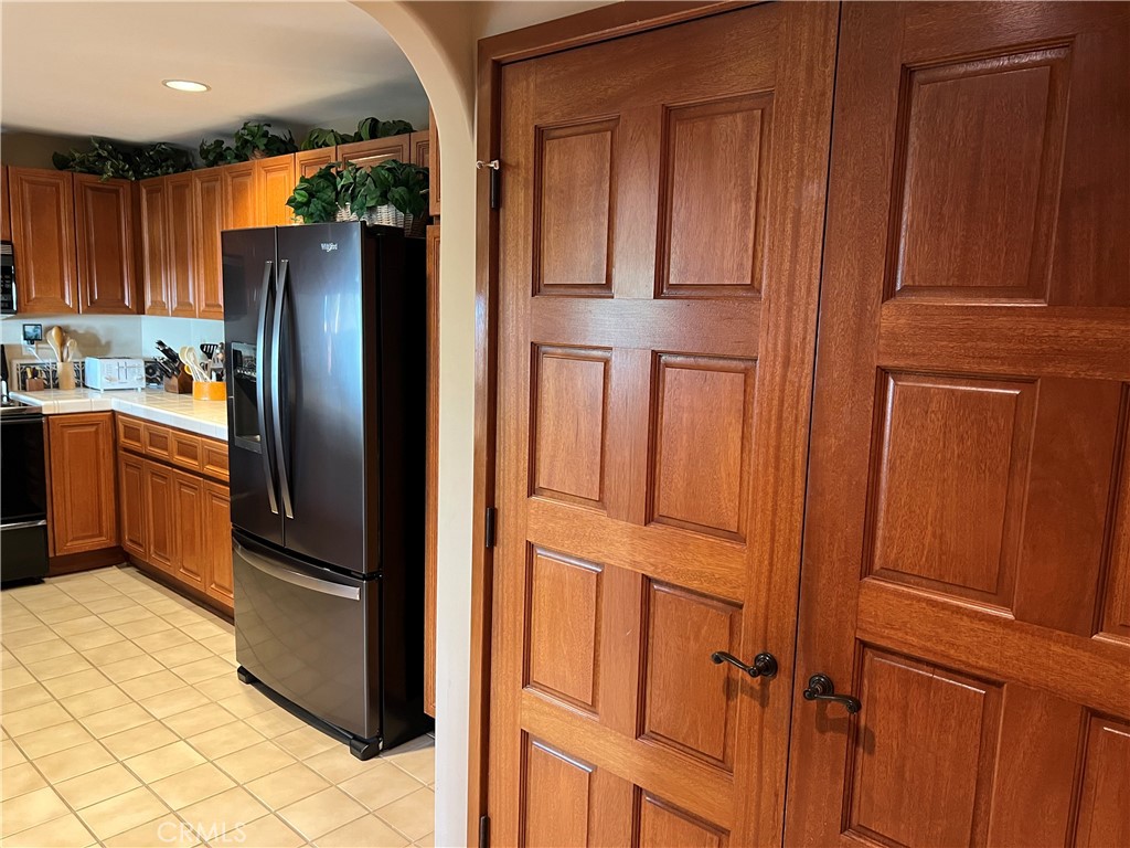 https://media.crmls.org/medias/291809ef-d2d5-4a6f-b638-888f11064a2e.jpg?preset=X-Large