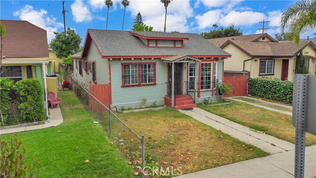 4154 S Harvard Blvd, Los Angeles CA: https://media.crmls.org/medias/291820b3-bb9f-4311-9f5f-216e47c29f2b.jpg