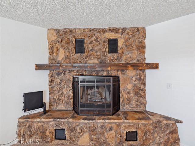 Detail Gallery Image 6 of 40 For 14005 Apple Valley Rd, Apple Valley,  CA 92307 - 3 Beds | 2 Baths