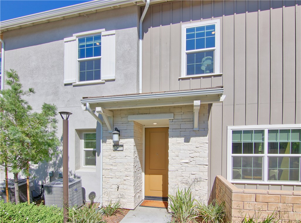 Detail Gallery Image 1 of 1 For 22861 Acoustic Dr, Saugus,  CA 91350 - 3 Beds | 2/1 Baths