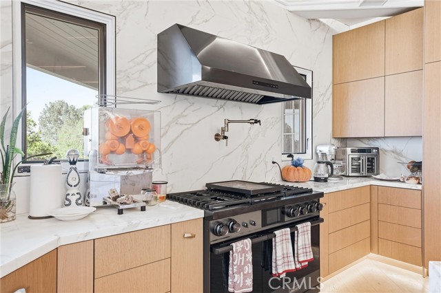 Detail Gallery Image 16 of 55 For 381 S Henning Way, Anaheim,  CA 92807 - 6 Beds | 6 Baths