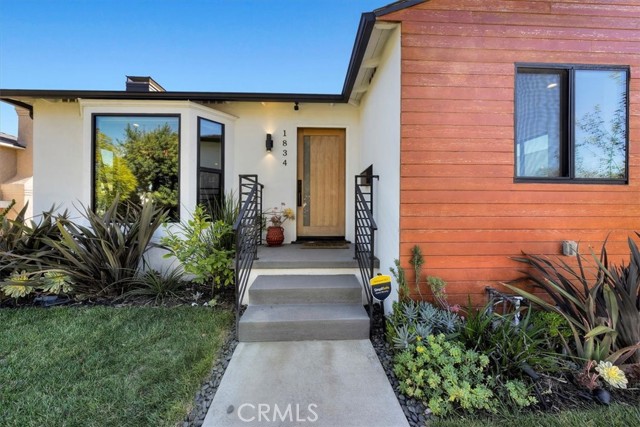 1834 Stearns Drive, Los Angeles CA: https://media.crmls.org/medias/291a082f-d8fa-456e-80de-14856e543353.jpg