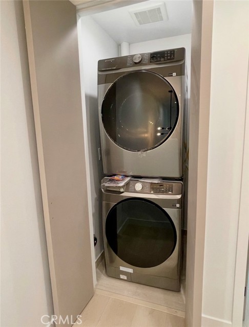 Detail Gallery Image 14 of 27 For 613 W 41st Pl #1/2,  Los Angeles,  CA 90037 - 5 Beds | 5/1 Baths