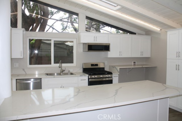 15814 Septo Street, North Hills CA: https://media.crmls.org/medias/291c4b4b-e460-4834-87e9-103dacc68919.jpg